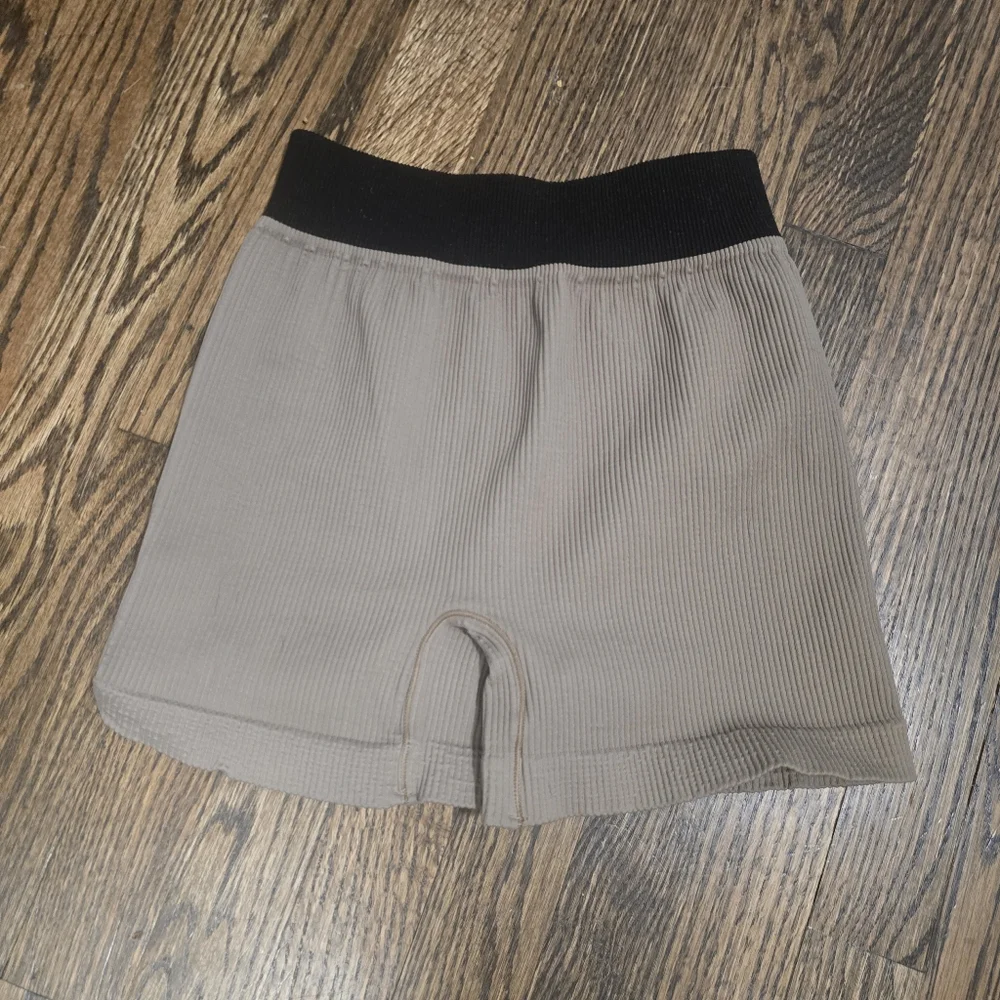 FREE PEOPLE MOVEMENT Happiness Runs Prajna Shorts In Hickory - Picture 3 of 5